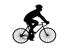 Man fietst op een fiets in zwart wit